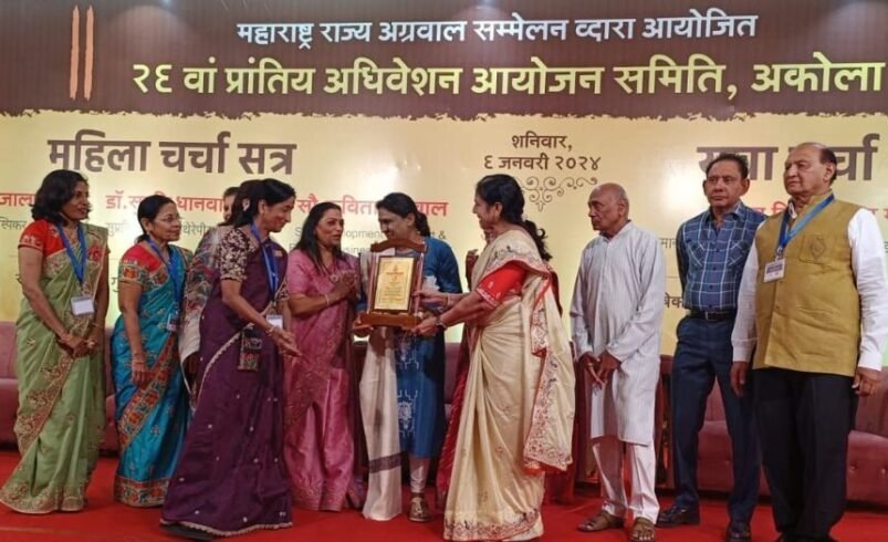 Dr. Surabhi Dhanwala’s Holistic Healing Attracts Attention at Agra Mahakumbh of Agarwal Community 2024