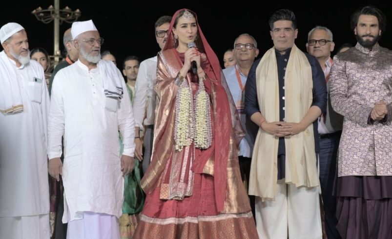 Manish Malhotra showcased Dharohar Kashi Ki at Banaras, A Tapestry of Indian Culture and Craftsmen organised by Indian Minorities Foundation (IMF)