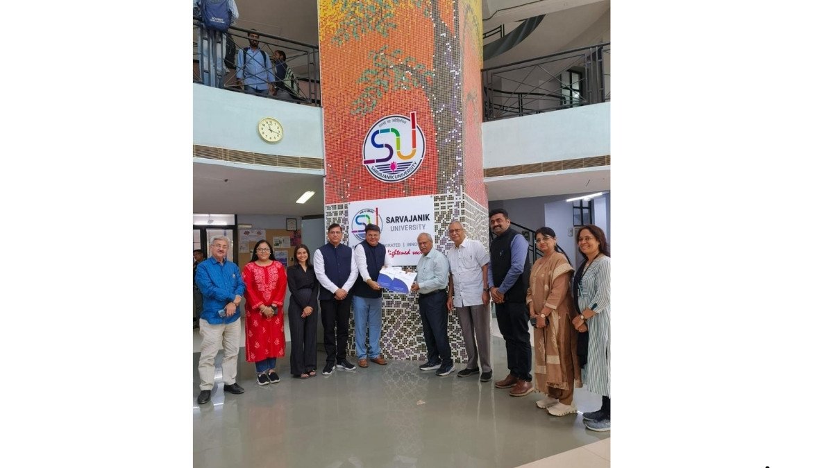 Sarvajanik University Signs MoU with India Accelerator to Boost Startup Ecosystem